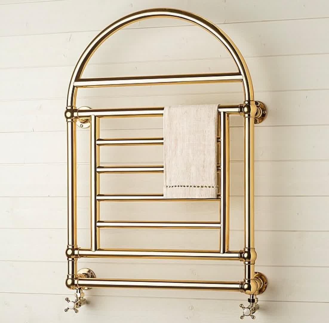 حوله خشک کن استیل دکوراتیو طلایی مدرن با طراحی شیک مناسب سرویس بهداشتی و حمام به صورت سفارشی از کماسی اتصالات